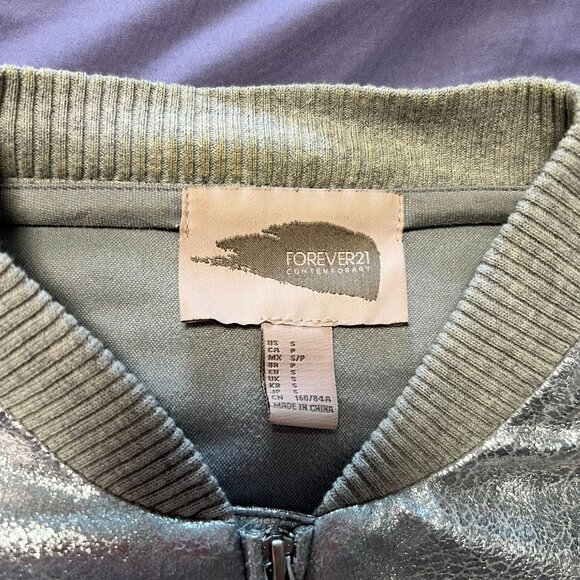 Cute bomber style jacket - flashy Silver Jacket Size P - Forever 21 - Picture 4 of 6